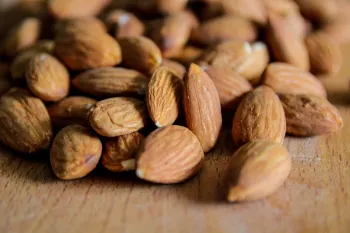 تفاوت بادام سنگی و بادام درختی چیست ؟