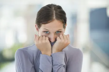 راهکارهای مناسب برای مدیریت سرخ شدن صورت در جمع !