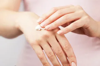 اهمیت استفاده روزانه از مرطوب کننده ها