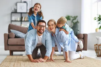 چطور باید پدر و مادر خوبی برای فرزندمان باشیم؟