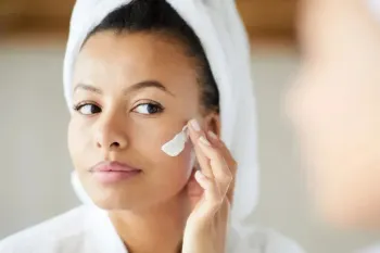 آیا کرم های لیفت صورت واقعاً پوست را سفت می کنند؟