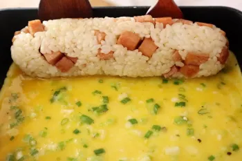 طرز تهیه سریع سوشی رول با تخم‌مرغ و پیاز سبز