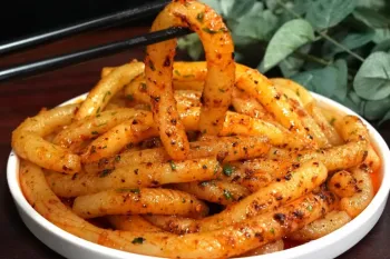 طرز تهیه نودل سیب زمینی خانگی با چاشنی های خوشمزه و بی نظیر