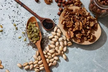 مصرف آجیل صبح و شب چه تاثیری داره؟