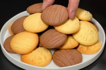 طرز تهیه کوکی عصرانه دو رنگ با چای و قهوه فقط در ۵ دقیقه
