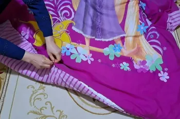 روشی سریع برای روکش کردن تشک و لحاف بعد از شستشو