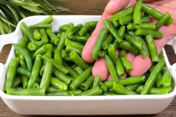دستور پخت آسان و سریع شام با لوبیا سبز و تخم مرغ
