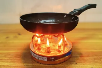 نحوه ساخت اجاق گاز بدون نیاز به گاز و برق با قوطی رب گوجه