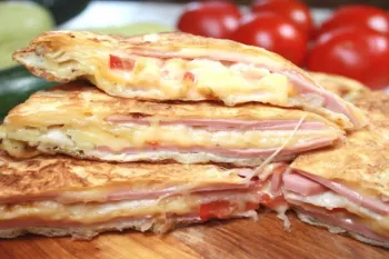 صبحانه برای تنبل ها / طرز تهیه صبحانه کلاسیک با تخم مرغ و نان لواش