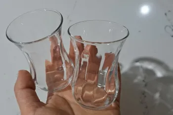 نحوه شستشو و برق انداختن لیوان های زرد چای و کدر شده