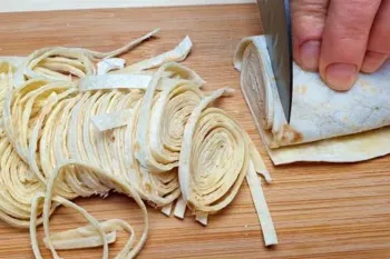 طرز تهیه خمیر پیتزا با نان لواش / دستور پخت پیتزا مخلوط با خورده نان
