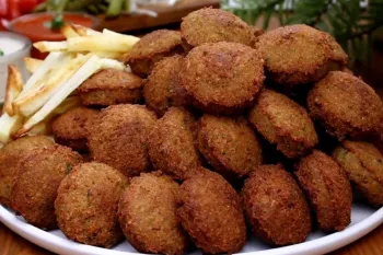 طرز تهیه،مواد لازم و دستور پخت فلافل ترد و بازاری با سس مخصوص