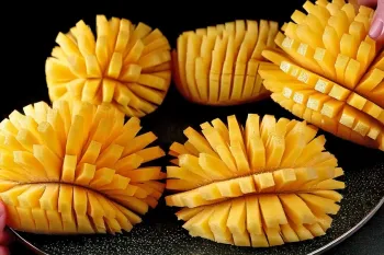 طرز تهیه سیب زمینی سرخ کرده فانتزی طرح گل و انبه