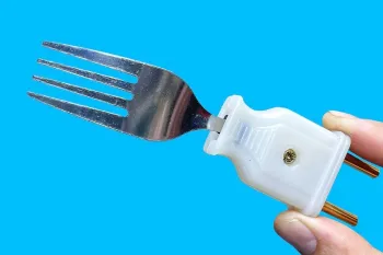 اختراعی تکان دهنده با ۱ دوشاخ و چنگال