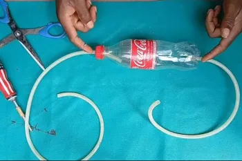نحوه ساخت پمپ آب با شلنگ و بطری پلاستیکی