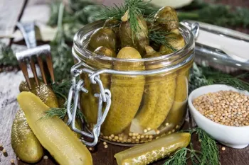 طرز تهیه خیار شور فوری ۱ ساعته (خیارشور ترد و خوشمزه فقط تو ۱ ساعت)