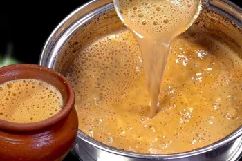 طرز تهیه چای ماسالا خامه ای با شیر و آب