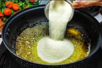 آرد را در روغن سرخ کنید / طرز تهیه دسر سنتی با آرد و روغن