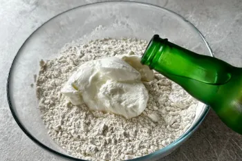 طرز تهیه شیرنی هزار لایه با با ۱ لیوان ماست و آب معدنی