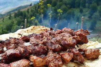 طرز تهیه چنجه مجلسی با فیله و دنبه آبدار روی زغال