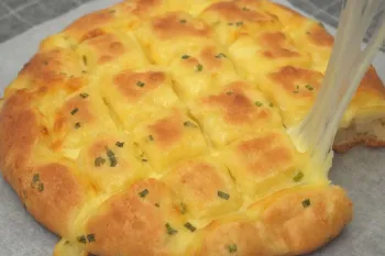 طرز تهیه نان پنیری ساده و آسان با آرد و تخم مرغ