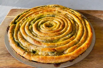 طزر تهیه بورک ترکی باخمیر مخصوص و مواد میانی