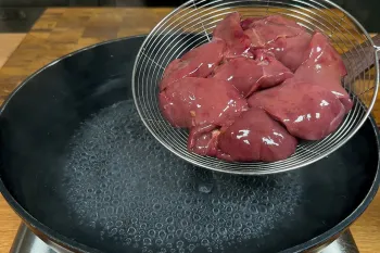 جگر مرغ را در آب جوش بریزید! ترفندی جدید برای پخت خوشمزه و سریع جگر