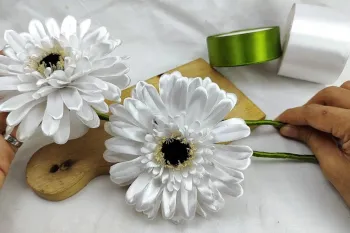 نحوه ساخت گل ژربرا با روبان / در روز ۱۰۰ شاخه بساز
