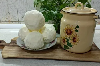 طرز تهیه روغن حیوانی خالص و معطر از کره محلی به روش سنتی