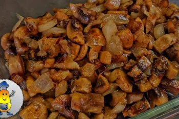 طرز تهیه قارچ سرخ شده ترد و آبدار با پیاز در چند دقیقه