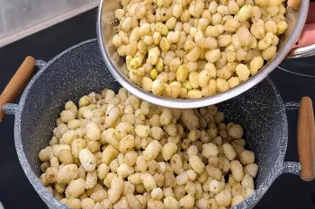 آموزش شستن توت سفید / توت سفید رو بجوشون و سالها توی یخچال نگهدار !