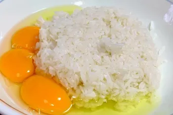 برنج و تخم مرغ در خانه دارید / طرز تهیه غذای متفاوت و خوشمزه با تخم مرغ