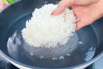 دیگه برنج باقی مانده را دور نریزید / طرز تهیه صبحانه رستورانی با برنج باقی مانده