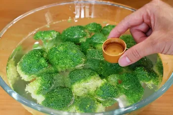 نحوه شستن کلم بروکلی / طرز شستن کلم بروکلی با نمک و آرد