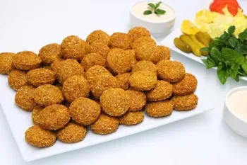 دستور پخت فلافل جنوبی ترد با سس تاهینی / راز اندازه و سرخ کردن مواد