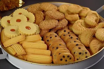 طرز تهیه ۵ شیرینی خوشمزه فقط با ۱ خمیر