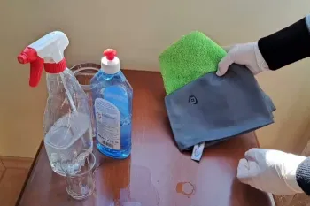بهترین روش پاک کردن شیشه ها / تا ماه ها جای لک باقی نمیمونه