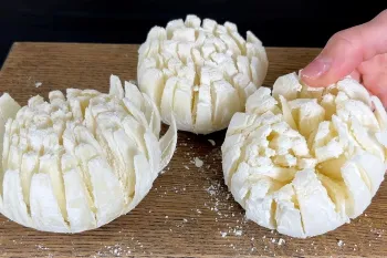 طرز تهیه پیاز سوخاری / دستور سوخاری کردن پیاز به شکل گل