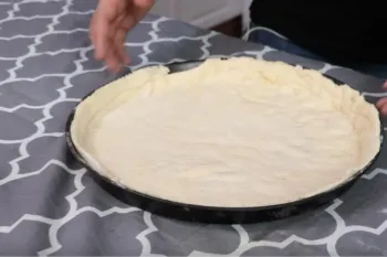 طرز تهیه خمیر پیتزا فوری + مزه دار کردن و ترد شدن خمیر پیتزا