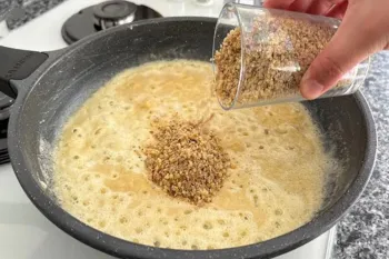 طرز تهیه نان شیرمال با مغز گردو در ماهیتابه