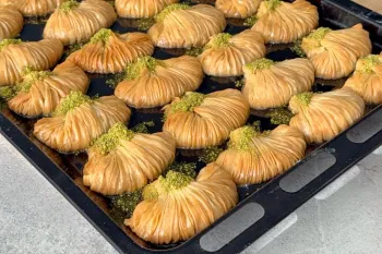 طرز تهیه باقلوا دست ساز در خانه بدون داشتن مهارت آشپزی