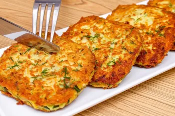 بهترین دستور پخت کدو سبز با ۲ تخم مرغ و ۳ کدو سبز
