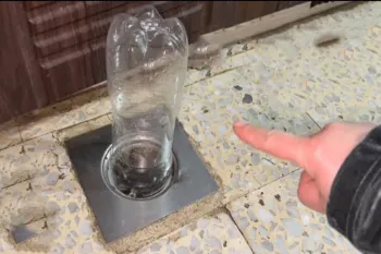 بطری پلاستیکی را روی فاضلاب بگذارید / روشی سریع و تضمینی برای از بین بردن بوی بد فاضلاب