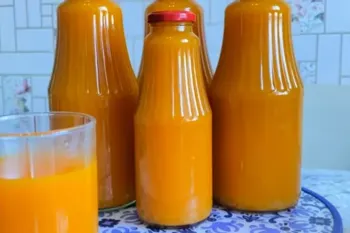 طرز تهیه آب زردآلو بدون نیاز به آبمیوه گیری / تا سالها سالم و تازه میماند