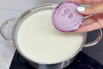 پیاز و شیر را با هم مخلوط کنید : طرز تهیه صبحانه مقوی با شیر و پیاز