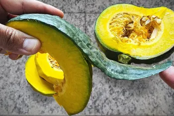 نحوه پوست کندن کدو ژاپنی به راحتی و بدون بریدن دست