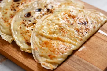 آرد + آب ! طرز تهیه نان سبزیجات در ماهیتابه / نیازی به پهن کردن آن نیست