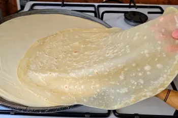 دستور پخت نان نازک لواش بدون نیاز به مخمر / نان ها همزمان در 8 لایه پخته می شوند