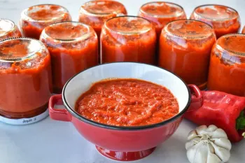 طرز تهیه سس فلفل دلمه : چاشنی بینظیر هر نوع غذای ایرانی