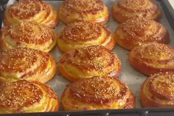 طرز تهیه شیرنی هزارلا برای عصرانه : تا چای دم بکشه شیرنی آماده شده
